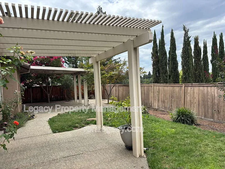 3031 Daggett Dr — Photo 19