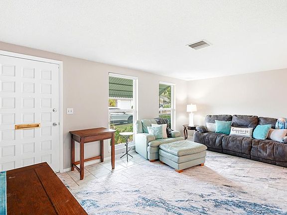 4th image of 1008 Heron Ct
