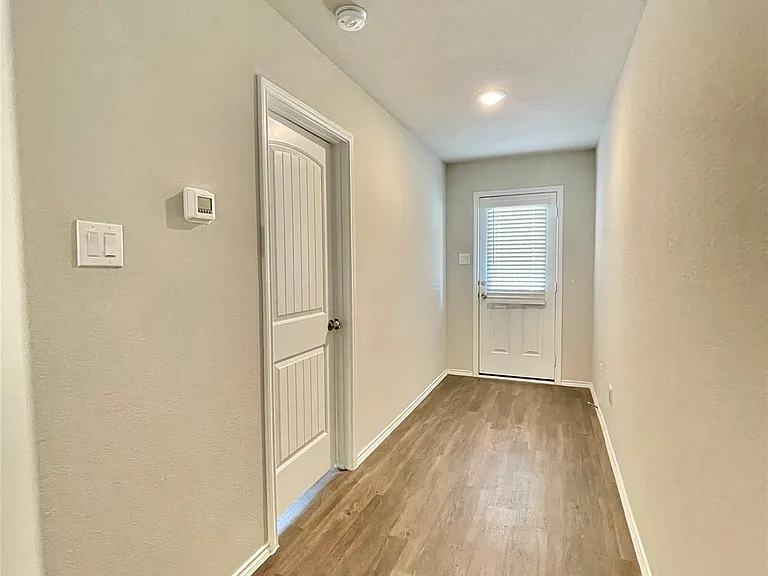 126 E Ash St — Photo 13
