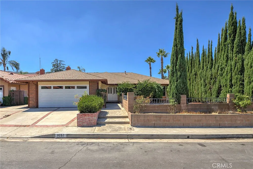 4 bed, 1793 sqft, $6,900 — Photo 1