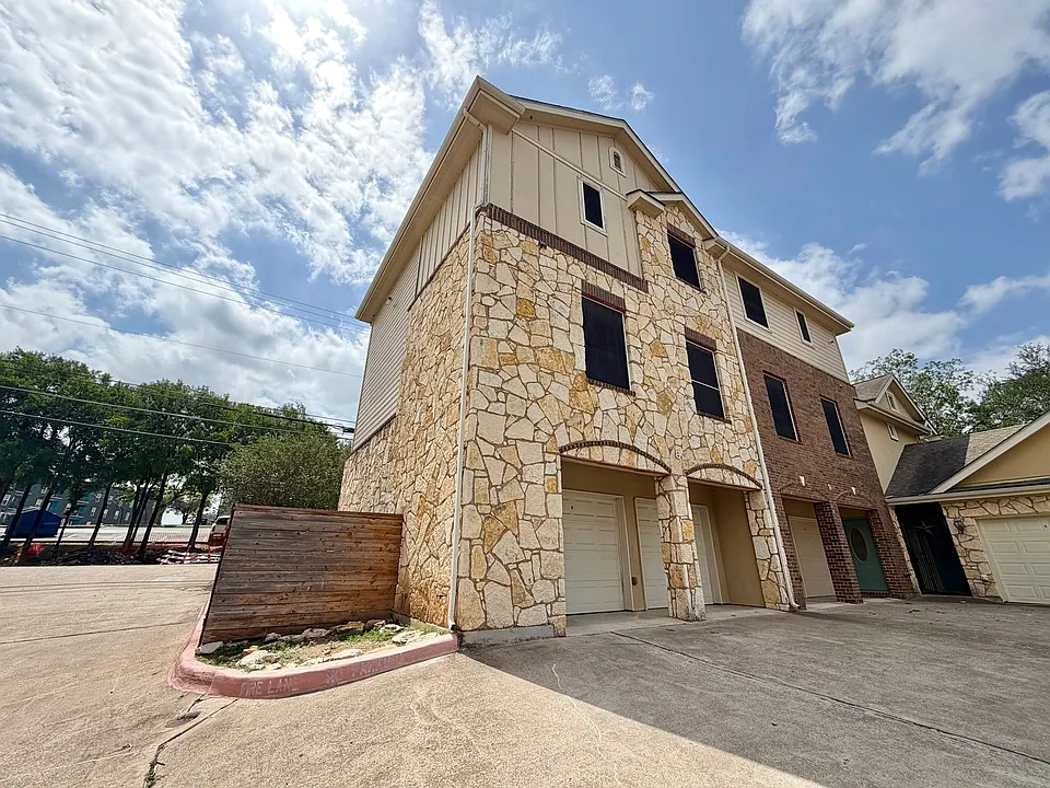 1402 Parker Ln #8