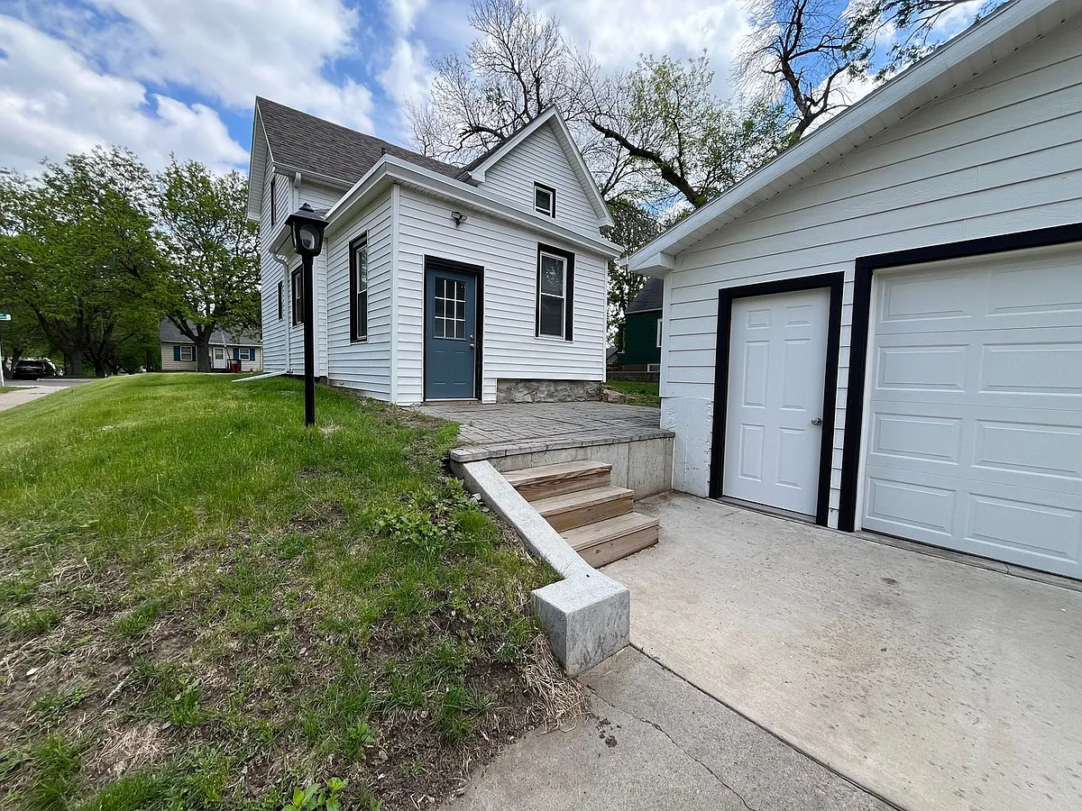 Building Photo - 1907 S Prairie Ave