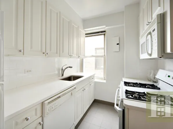 400 East 52nd Street image 1 of 6