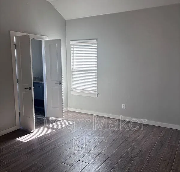 1016 Apple Blossom Way — Photo 18
