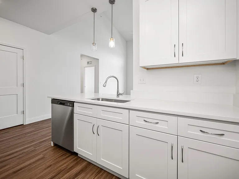 231 Walton Ave #402 — Photo 3