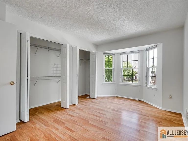 35 Brighton Way — Photo 5