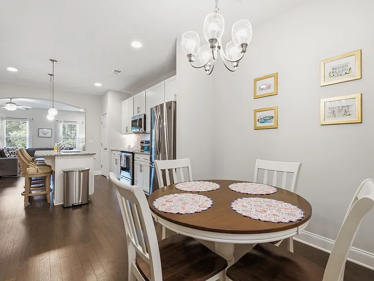 257 Claremont Ct — Photo 15