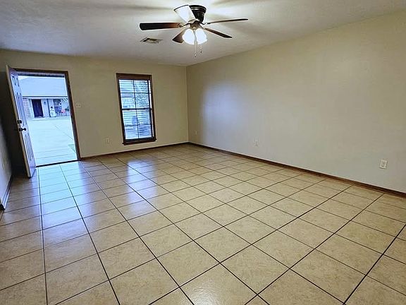 3rd image of 5151 Garland Dr #B