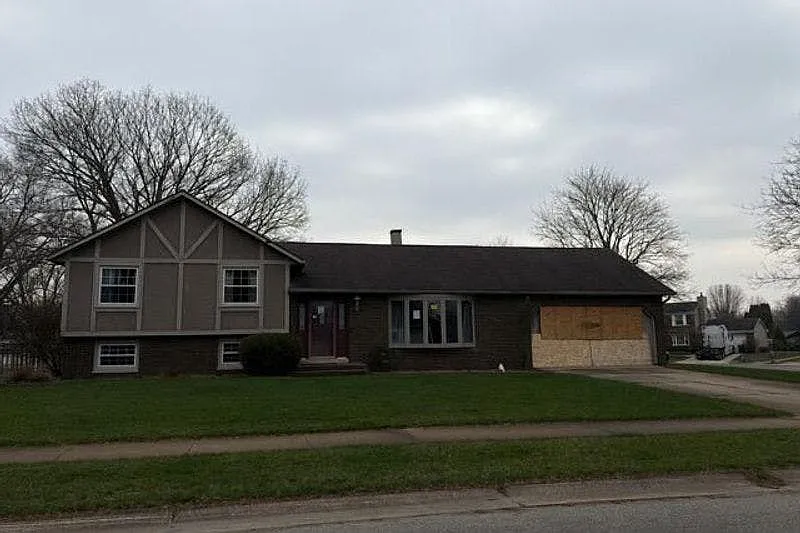 3015 Waverly Ct photo 1