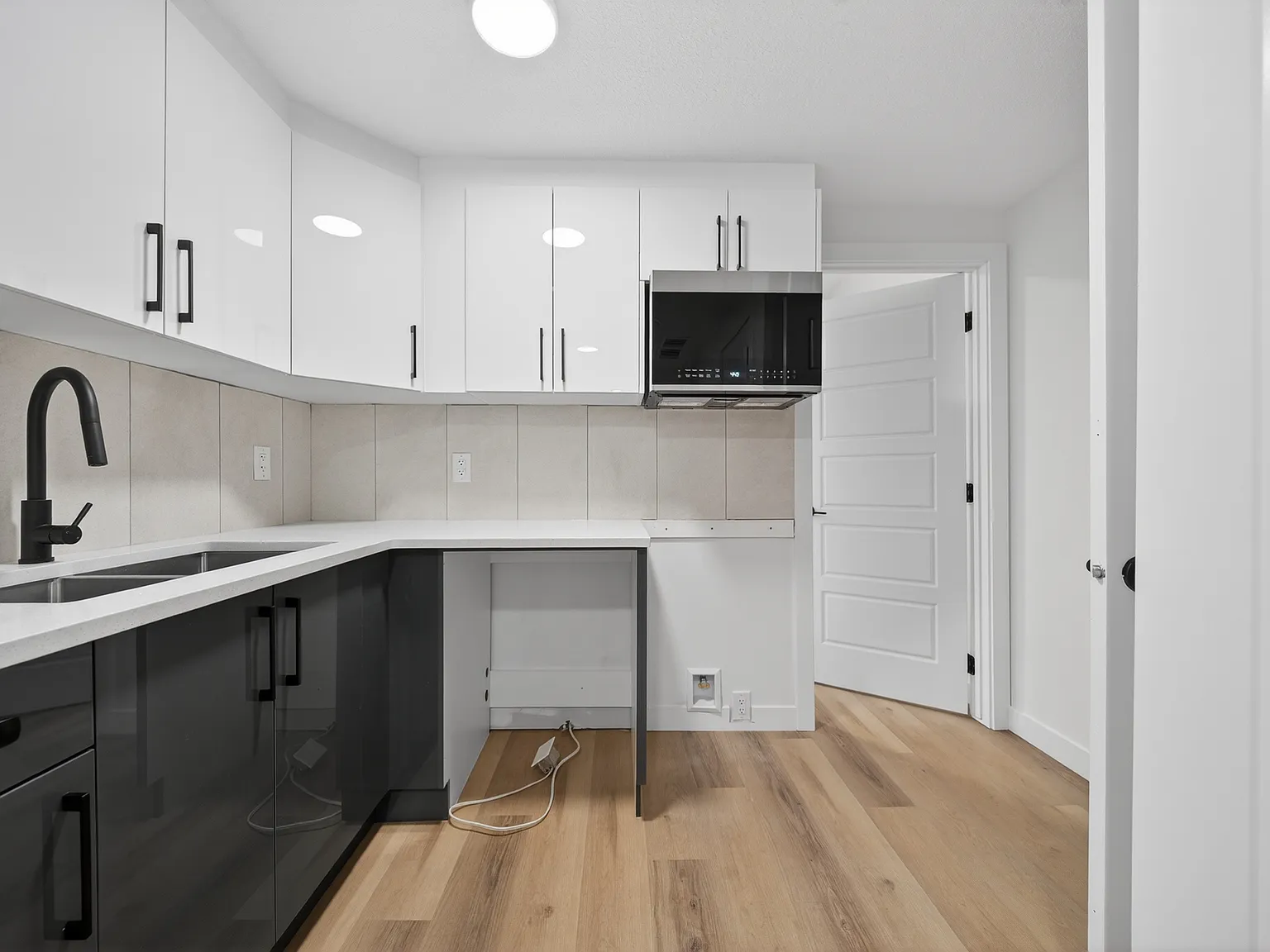 Family Rentals on 97 St NW Hazeldean 1 Month Free — Photo 1