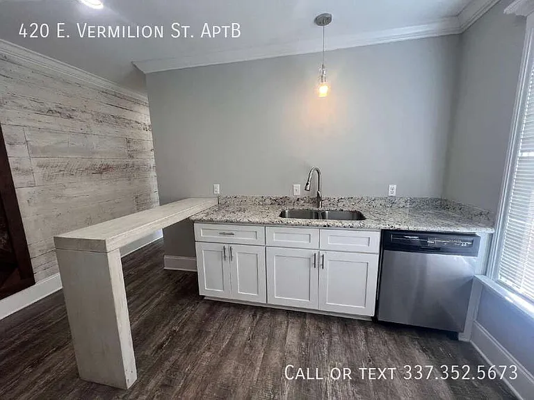 420 E Vermilion St — Photo 1