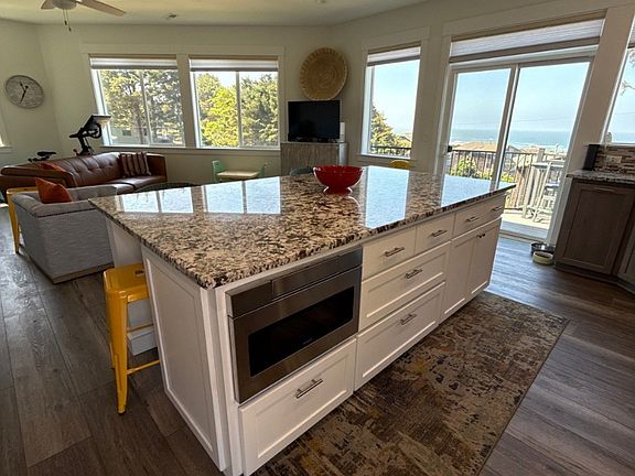 5th image of 6274 NE Port Dr