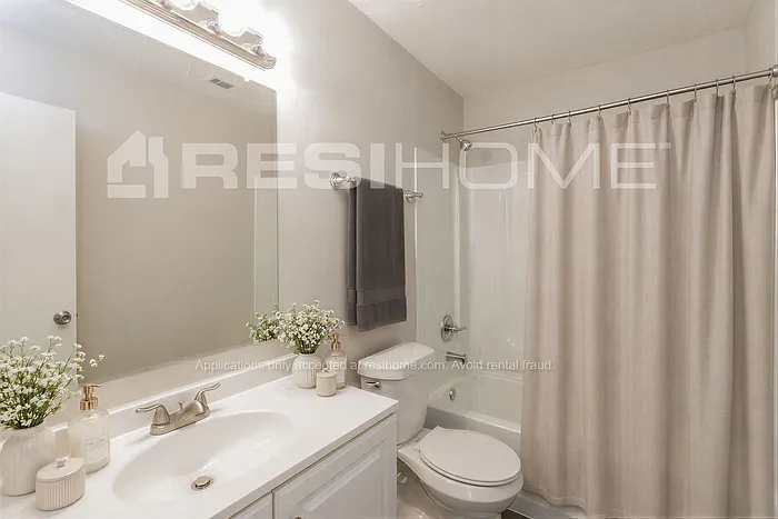 2213 Salerno Dr — Photo 12