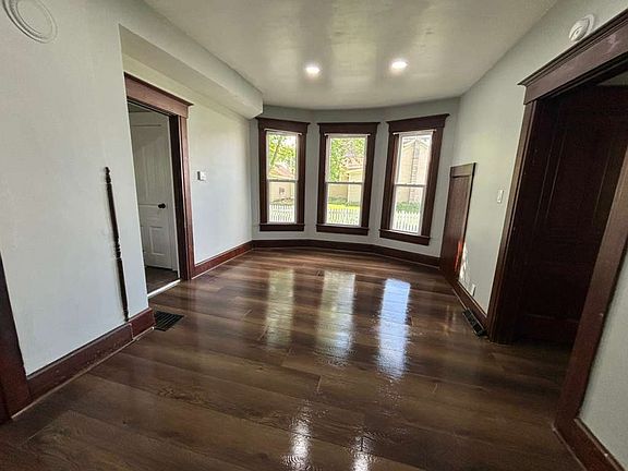 2nd image of 1376 W Main St