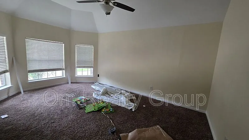 5 bed, 3.0 bath, 3058 sqft, $2,695 — Photo 4