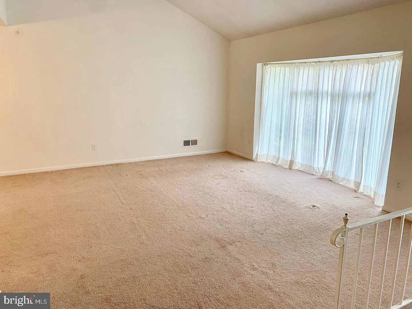 4 bed, 3.0 bath, 2182 sqft, $3,950 — Photo 3
