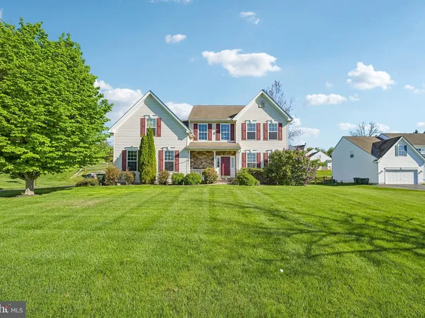 404 Country Edge Cir, Downingtown, PA 19335