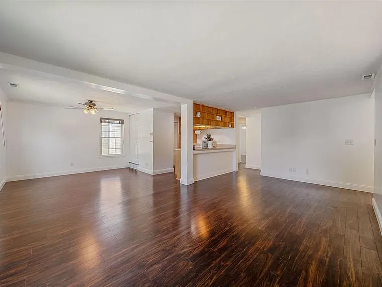 8906 Trotter Ln — Photo 5