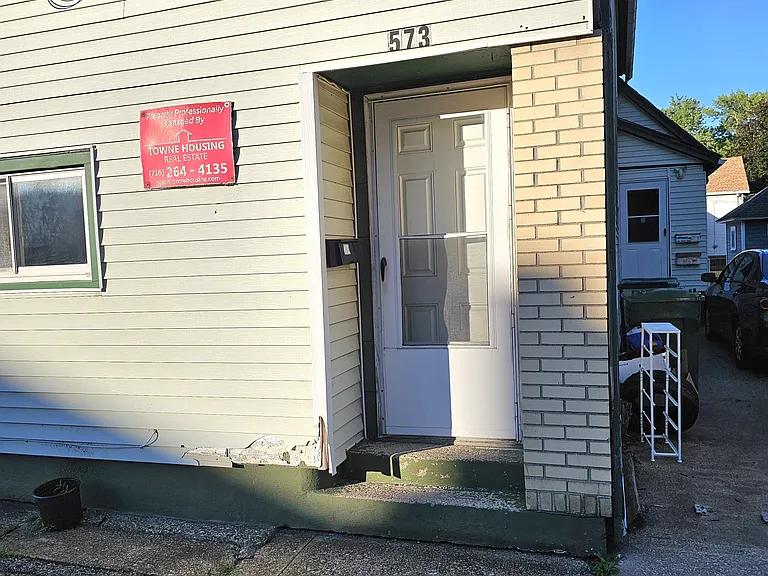 573 Oliver St #1 — Photo 1