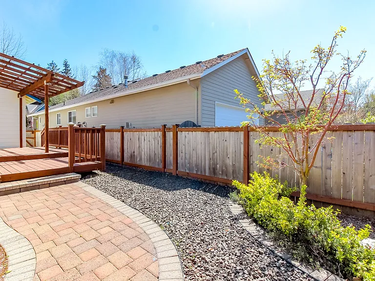 1861 Palisade Blvd — Photo 32