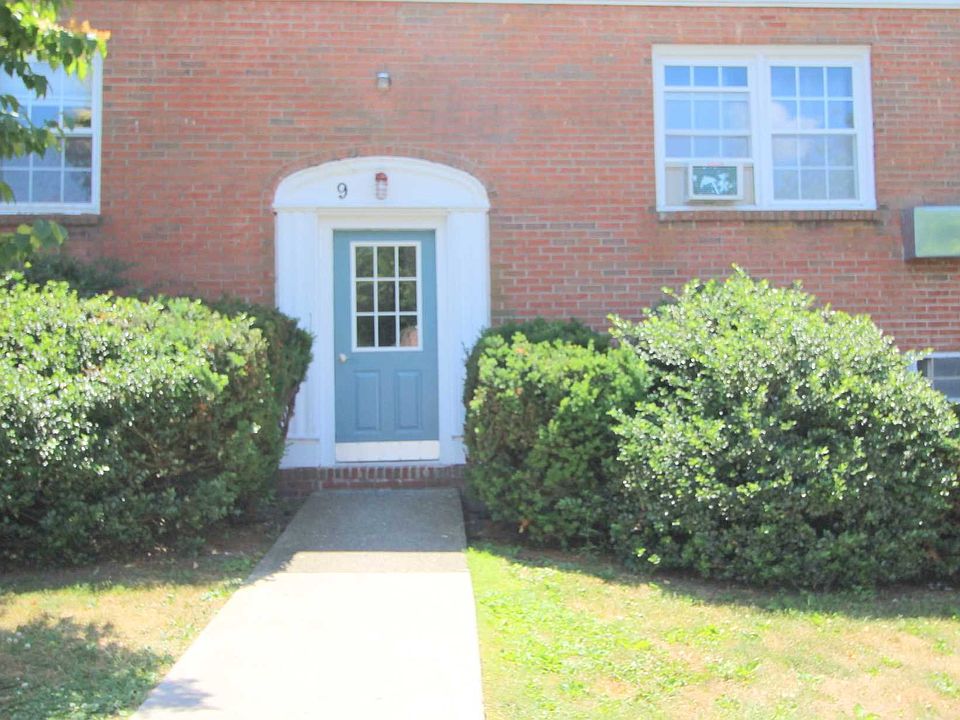 1st image of 9-2 Huguenot St