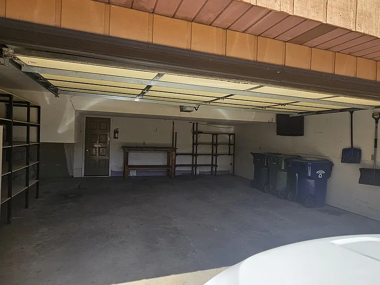 542 Breezy Point Dr — Photo 18