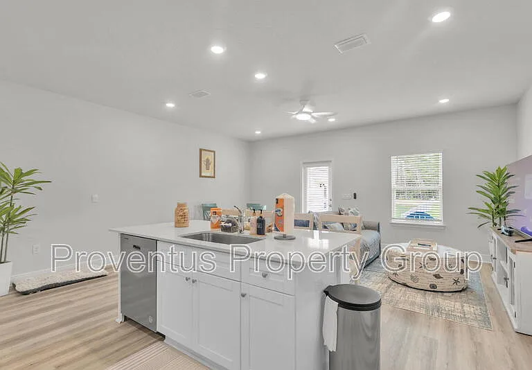 5724 Sandy Walk St — Photo 6