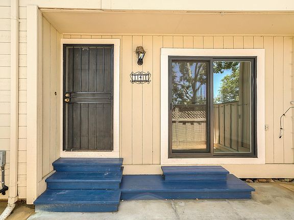 3rd image of 141 Monte Villa Ct