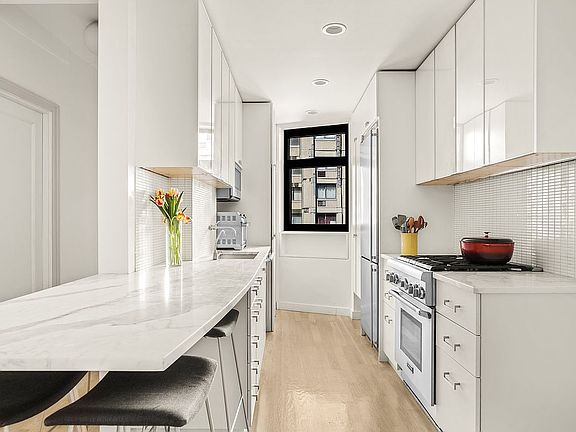 5th image of 50 W 96th St APT 16C