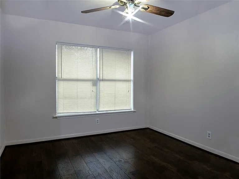 1107 Delano St — Photo 7