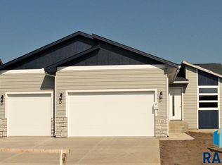 712 N Main St, Lennox, SD 57039