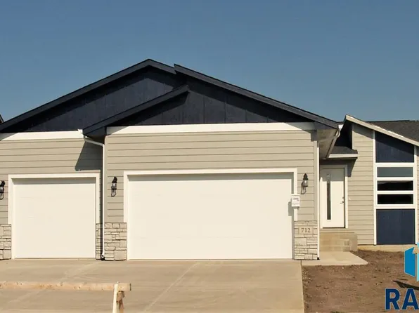 712 N Main St, Lennox, SD 57039