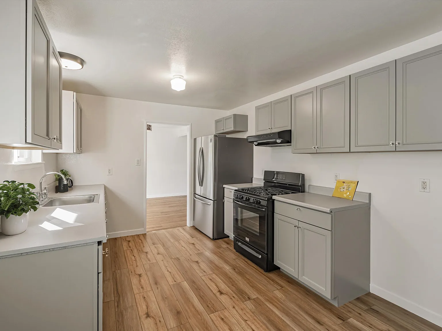 2 bed, 1.5 bath, 1050 sqft, $3,950 — Photo 4