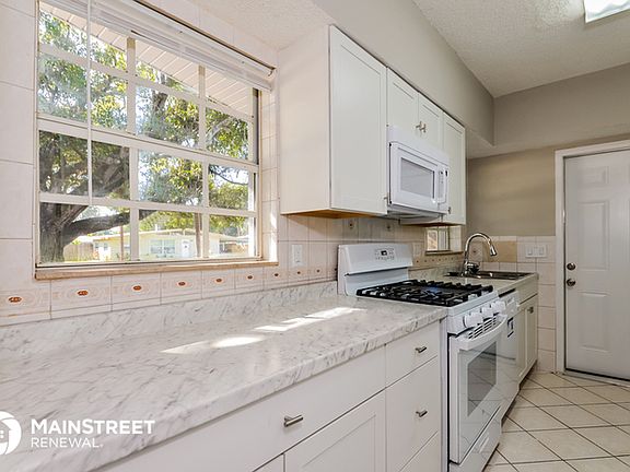 5th image of 2947 Browning St