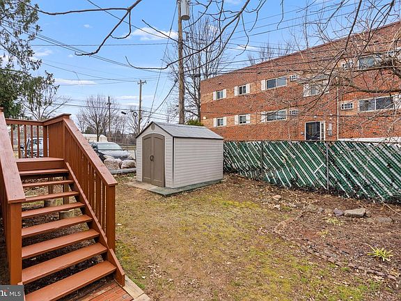 4th image of 303 Dartmouth Dr