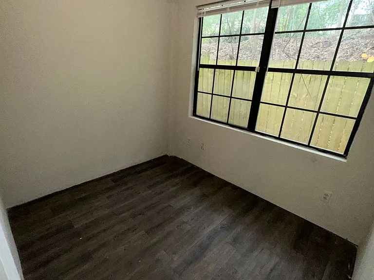 2320 Sylvan Ct — Photo 10