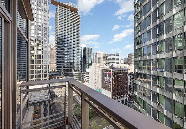 2033 2nd Ave #1110 — Photo 3