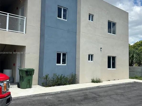 811 E 52nd St, Hialeah, FL