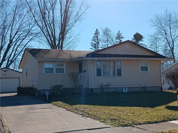 3051 Starlite Dr NW, Warren, OH 44485