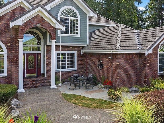 2nd image of 4028 Birkdale Ln SE