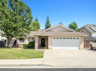 3237 Renn Ave, Clovis, CA 93611