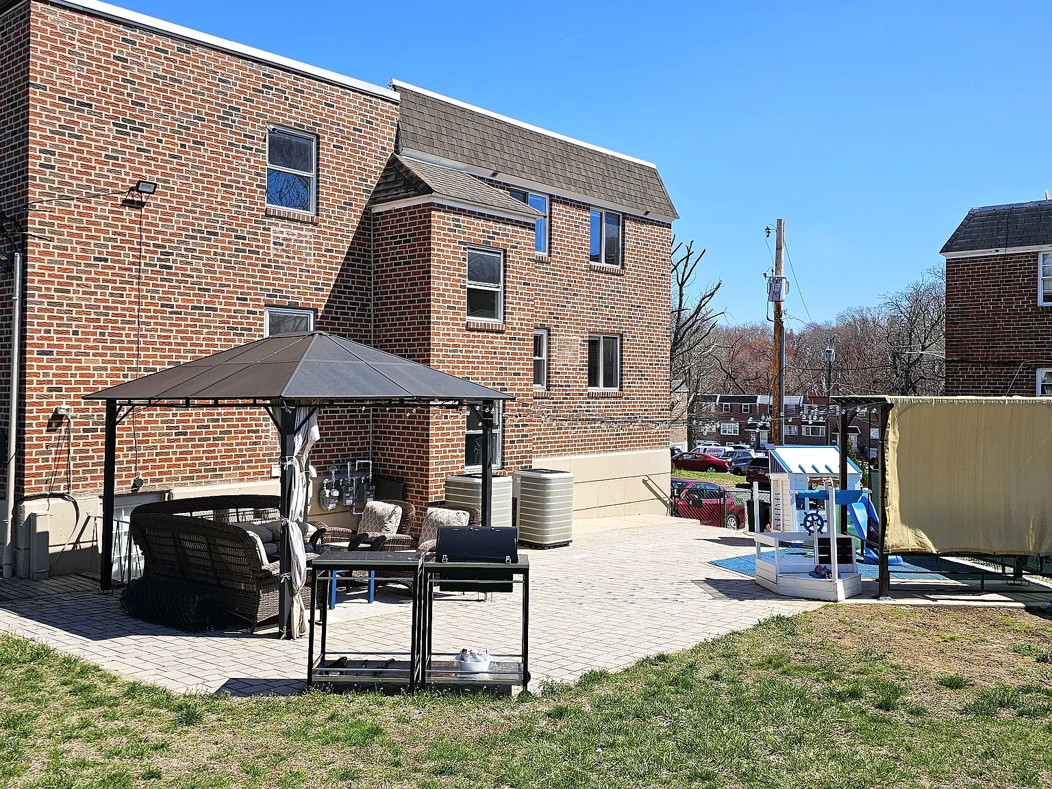 2 bed, 740 sqft, $1,900 — Photo 1