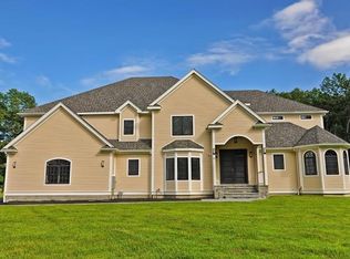 16 Forest Park Dr, Holliston, MA 01746