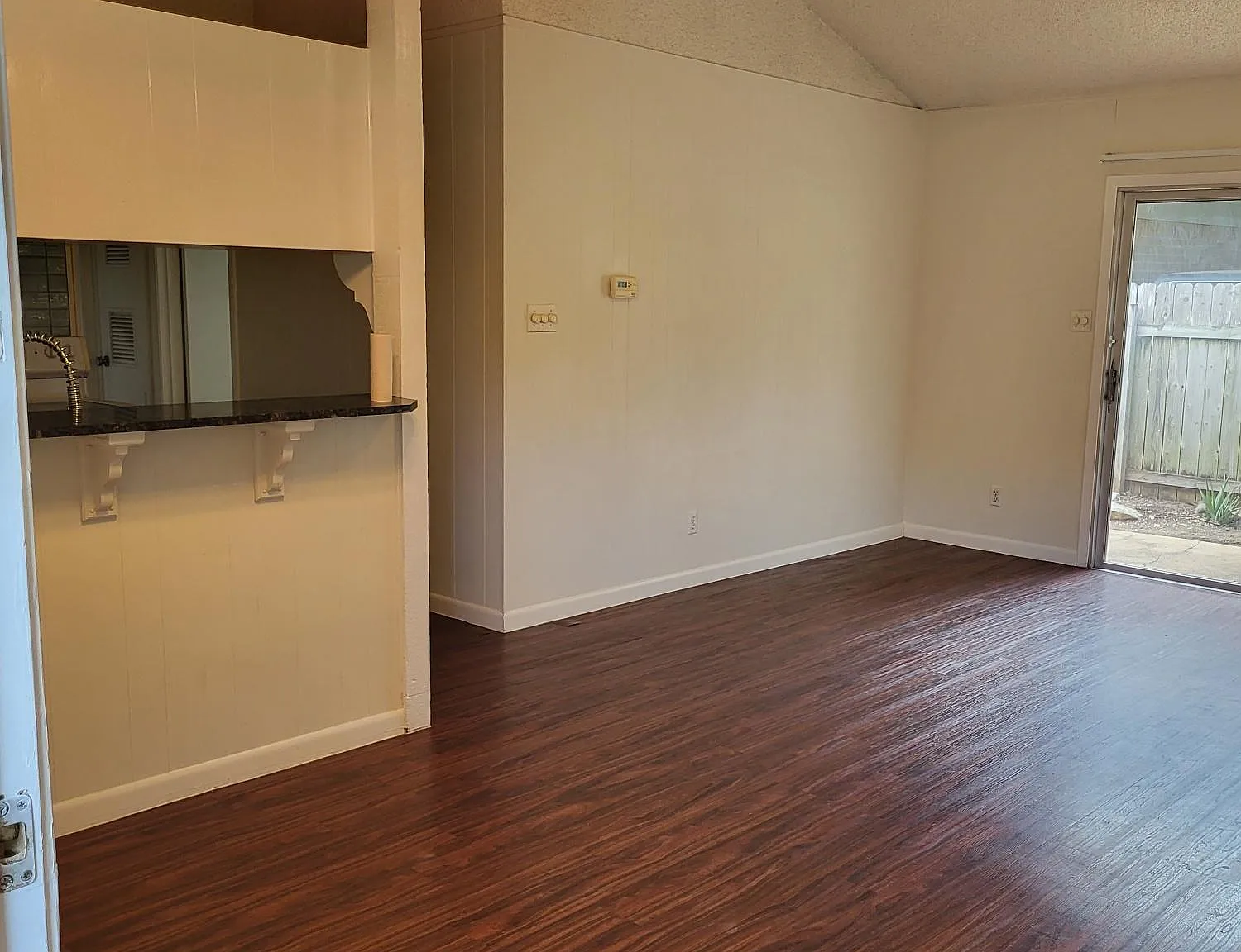 2 bed, 885 sqft, $2,000 — Photo 3