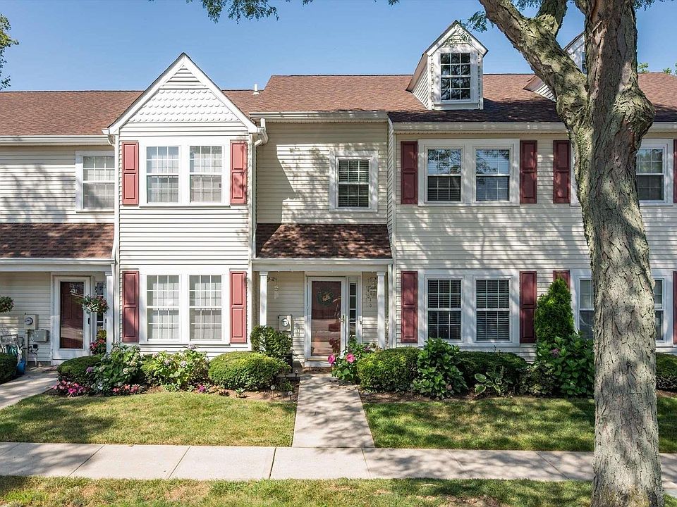 1st image of 62 Stratford Green #62