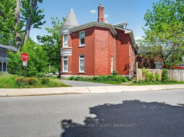 162 Earl St, Kingston, ON K7L 2H2