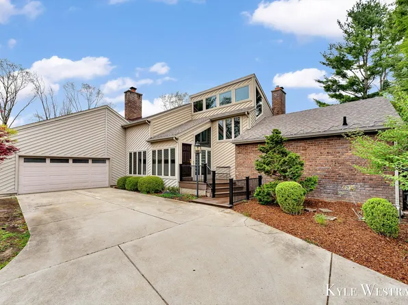 5220 Swallow Ave, Kalamazoo, MI 49009