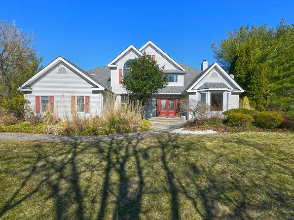 2 Honey Locust Court, Dix Hills, NY 11746