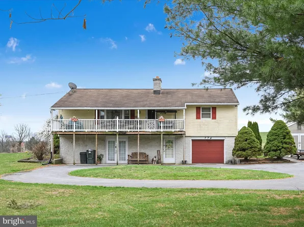 776 Mountain Dr, Fredericksburg, PA 17026