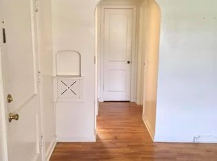 1729 Massachusetts St #9, Lawrence, KS 66044